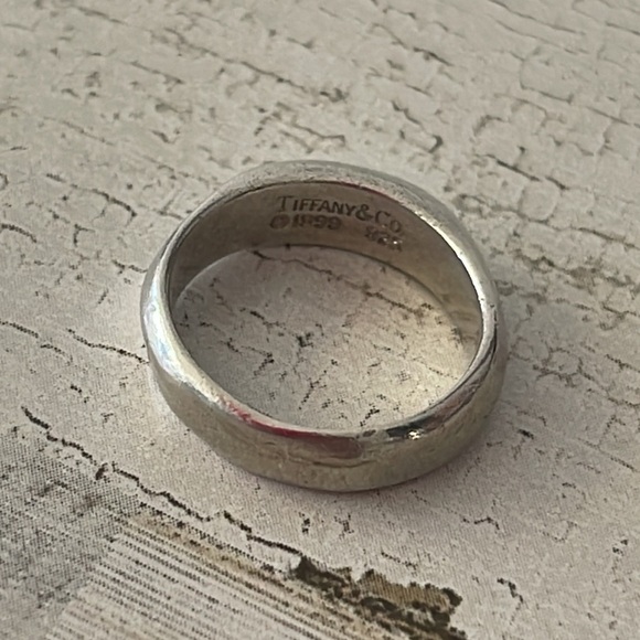 TIFFANY & CO Vintage Silver Dome Ring. - Picture 3 of 4